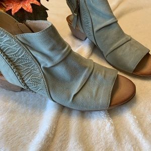 Miz mooz Size 8 1/2 new